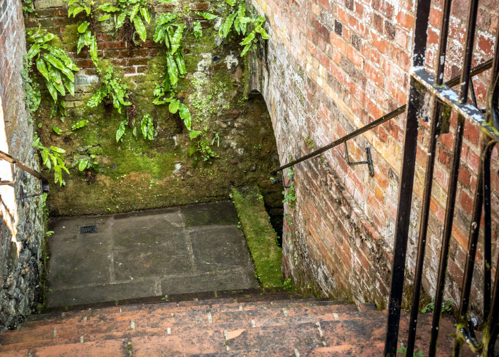 Steps down to the Borough Well